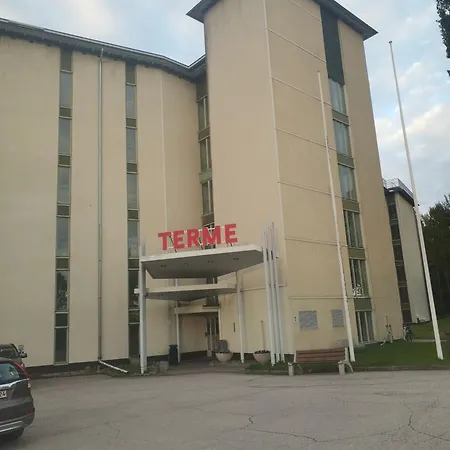 Yksioe Upealla Jaervinaekymaellae Termessae Lägenhet *