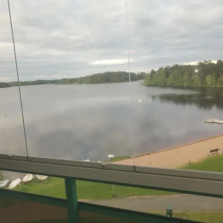 Yksioe Upealla Jaervinaekymaellae Termessae Ikalis